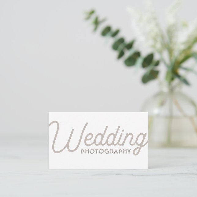 Eleganter White Minimal Moderner Hochzeitfotograf Visitenkarte (Stehend Vorderseite)