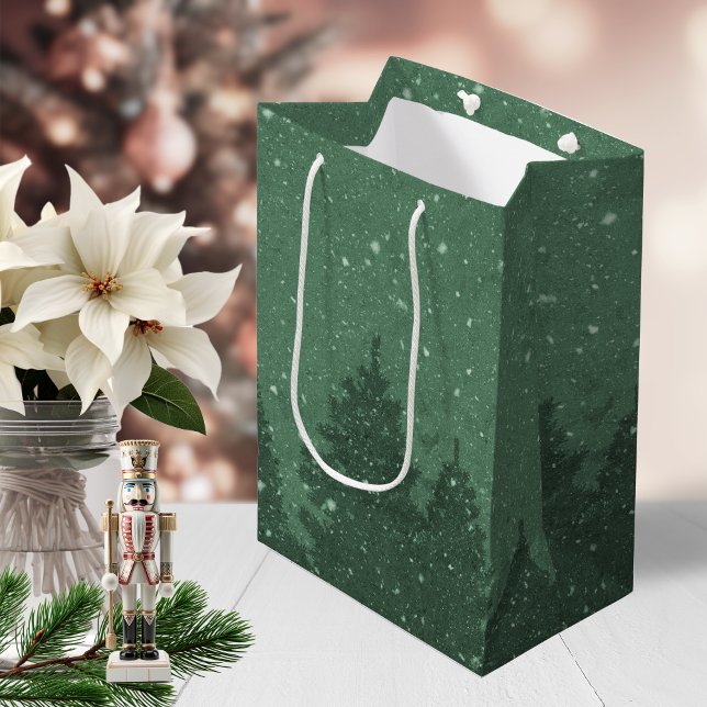 Eleganter Winter Snow Trees Urlaub Mittlere Geschenktüte (Elegant Green Winter Snow Trees Holiday Medium Gift Bag)
