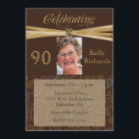 Elegantes 90. Geburtstagsparty Foto Einladungen<br><div class="desc">Ihre Gäste werden diese personalisierte, braune, goldene und paisley 90. Geburtstagsfeier mit eleganten Goldverzierungen Liebe. Dies ist eine perfekte Einladung. Einfach aber festlich, ist die elegante, schicke, klassische, klassische 90. Geburtstagsfeier eine passende Art, Ihren Gast des neunzigsten Geburtstages der Ehre mit einem traditionellen Stil mit einem Hauch von modernem, zeitgenössischem...</div>