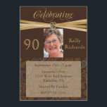 Elegantes 90. Geburtstagsparty Foto Einladungen<br><div class="desc">Ihre Gäste werden diese personalisierte, braune, goldene und paisley 90. Geburtstagsfeier mit eleganten Goldverzierungen Liebe. Dies ist eine perfekte Einladung. Einfach aber festlich, ist die elegante, schicke, klassische, klassische 90. Geburtstagsfeier eine passende Art, Ihren Gast des neunzigsten Geburtstages der Ehre mit einem traditionellen Stil mit einem Hauch von modernem, zeitgenössischem...</div>