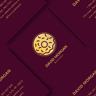 Elegantes Bakery Burgundy & Gold Donut Logo Quadratische Visitenkarte