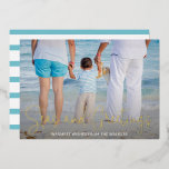 Elegantes Beach Vacation Foto Weihnachten Gold Folien Feiertagskarte<br><div class="desc">Verpassen Sie den Feiertag mit dieser nautischen Weihnachtskarte,  die ein einfaches Design mit den Worten "Seas and Greetings" in einem eleganten,  in echter Goldfolie gedruckten Drehbuch enthält,  und lassen Sie sich von Ihrem Lieblings-Strandurlaub-Foto überzeugen. Die Rückseite ist mit weißen Streifen und Aqua-Streifen versehen.</div>