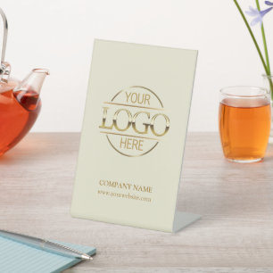 Elegantes Beige-Gold-Unternehmenslogo Sockelschild