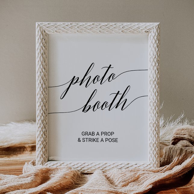 Elegantes Black Calligraphy Foto Booth Sign Poster (Von Creator hochgeladen)