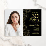 Elegantes Black Gold Floral Foto 30. Geburtstag Einladung<br><div class="desc">Schwarzes Gold Blütenblüte 30. Geburtstag Party Einladung mit Ihrem Foto auf der Vorderseite der Karte. Minimalistisch modernes Design mit botanischen Kontur Zeichnungen Akzente,  Imitate Goldfolie und Typografie Drehbuch Schriftart. Einfache,  trendige Einladungskarte für eine stilvolle Damenfeier. Kann für jedes Alter angepasst werden. Gedruckte Zazzle Einladungen oder Sofortdownload digitalen druckbaren Vorlage.</div>