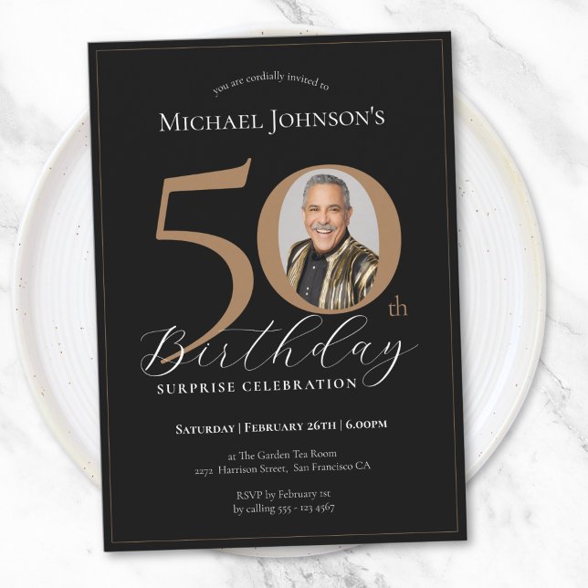 Elegantes Black Gold Foto Überraschung 50. Geburts Einladung (Elegant Black Gold Photo Surprise 50th Birthday Invitation)