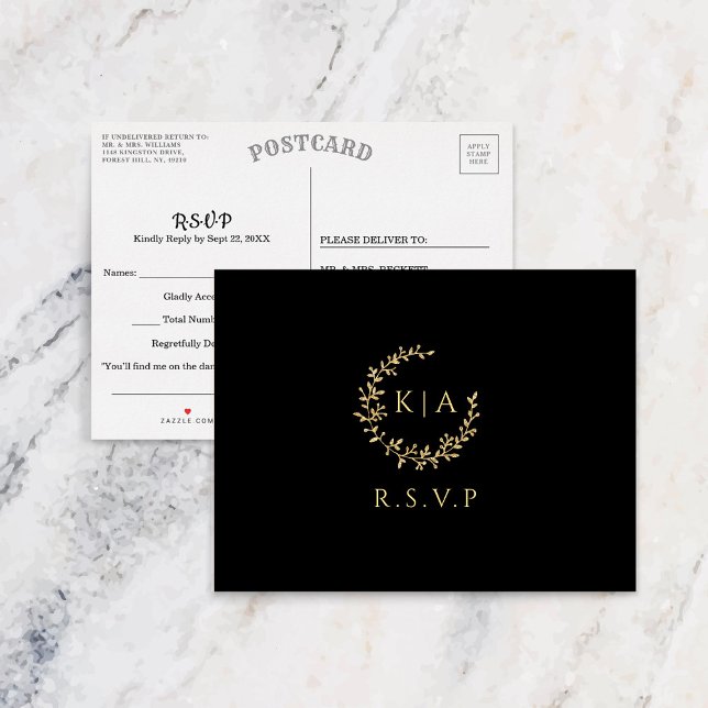 Elegantes Black & Gold Monogram Wreath Wedding RSV Einladungspostkarte (Von Creator hochgeladen)