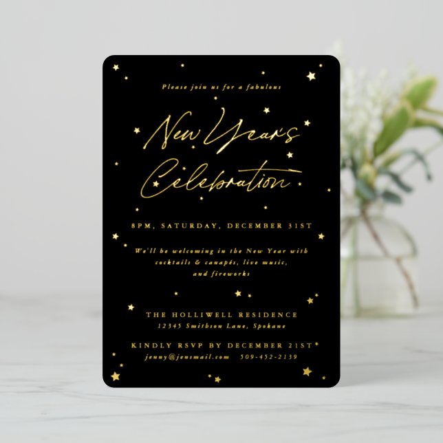 Elegantes Black+Gold Scattered Stars New Years Par Folieneinladung (Stehend vorne)