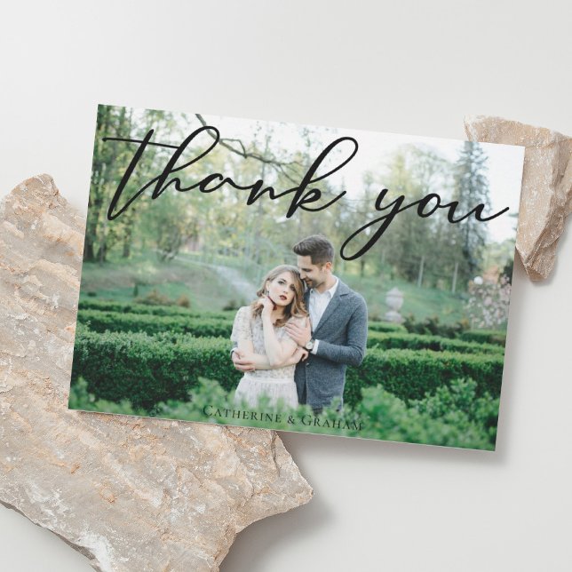 Elegantes Black Script Overlay Wedding Foto Dankeskarte (Von Creator hochgeladen)