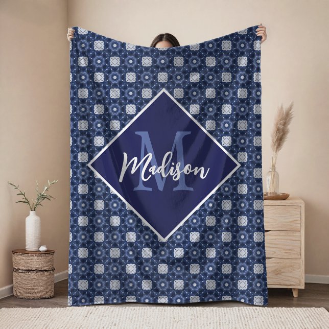 Elegantes blau-graues initiales Monogramm  Fleecedecke (Von Creator hochgeladen)