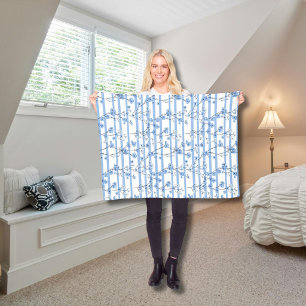 Elegantes Blaues Blüten Streifen-Design Fleecedecke