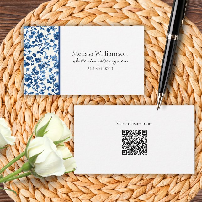 Elegantes Blaues Florales mit QR-Code  Visitenkarte (Von Creator hochgeladen)