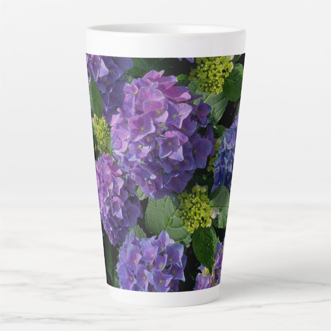 Elegantes blaues lila Magenta grünes Hydrangea Milchtasse (Vorderseite)