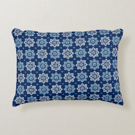 Elegantes blaues Mandala-Blumenmuster Dekokissen