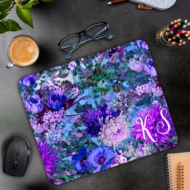 Elegantes blaues Purples Blumenmuster Monogramm Mousepad (Von Creator hochgeladen)