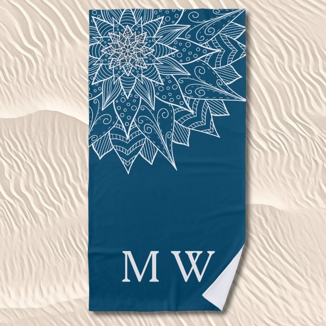 Elegantes blaues Sommerblumenmonogramm Strandtuch (Von Creator hochgeladen)