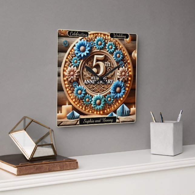 Elegantes Bloom: Blumenarrangement zum 5. Jahresta Quadratische Wanduhr (Büro)