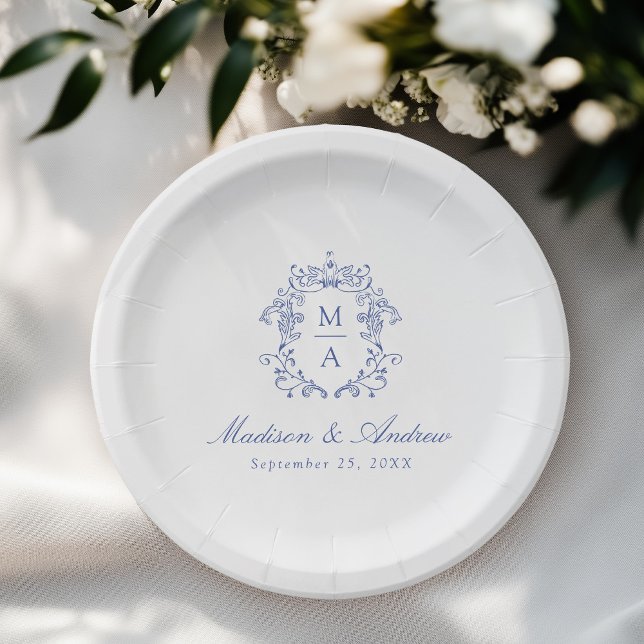 Elegantes Blue Chinoiserie Monogram Wappen Wedding Pappteller (Von Creator hochgeladen)
