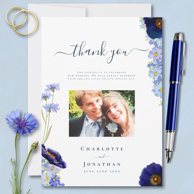 Elegantes Blue Floral Wedding Foto Dankeschön Card Dankeskarte (Elegant blue summer floral personalized wedding photo thank you card with watercolor wildflowers )