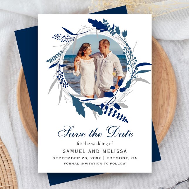 Elegantes Blue Floral Wreath Foto Save the Date (Von Creator hochgeladen)