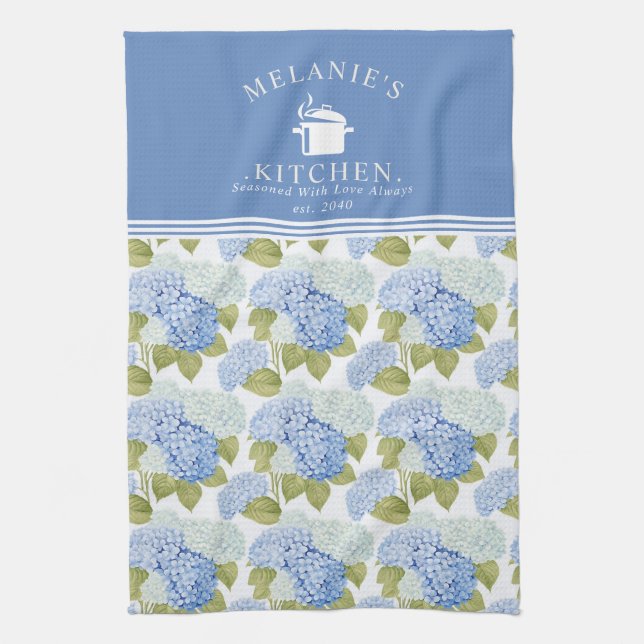 Elegantes Blue Hydragea Blume Muster Monogramm Geschirrtuch (Vertikal)