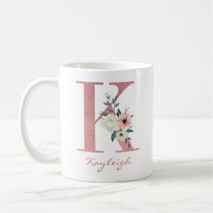 Elegantes Blumen-Letter K Rosa und Elfenbein- Bouq Kaffeetasse