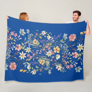 Elegantes Blumenmotiv für gemütlichen Komfort und  Fleecedecke