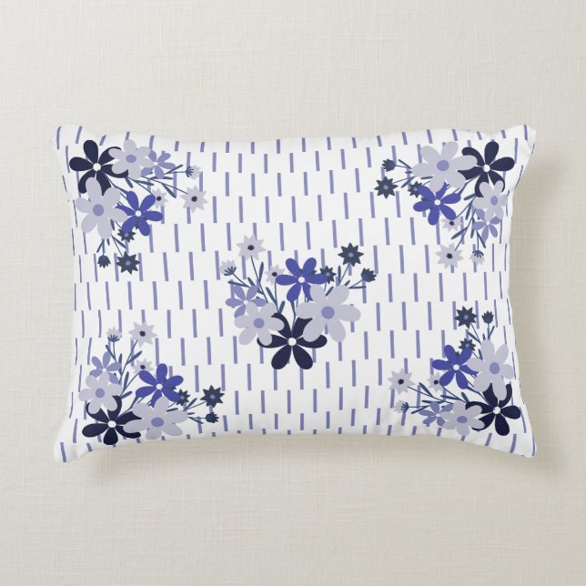 Elegantes Blumenmuster blau lila violett Dekokissen (Vorderseite)