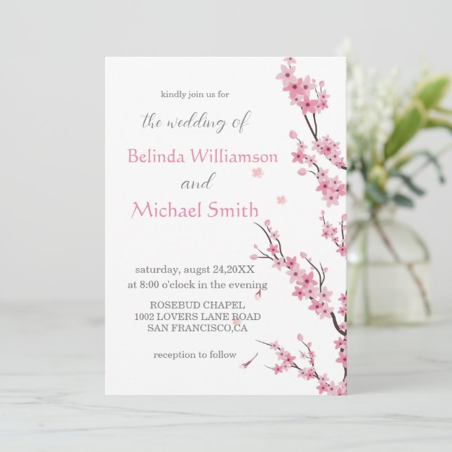 Elegantes Blumenwasser Cherry Blossom Hochzeit Einladung (Stehend Vorderseite)