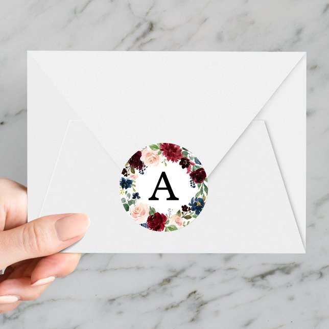 Elegantes Blush Burgundy und Navy Floral Monogram Runder Aufkleber (Von Creator hochgeladen)