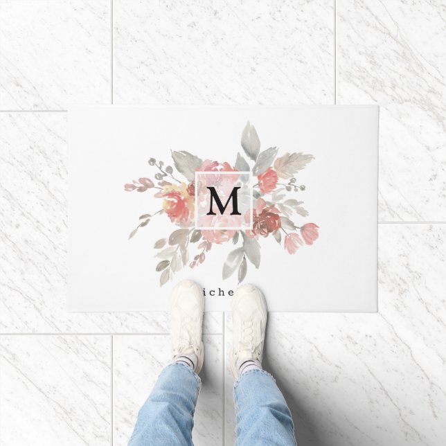 Elegantes Blush Pink Floral Watercolor Monogramm Fußmatte (Indoor)