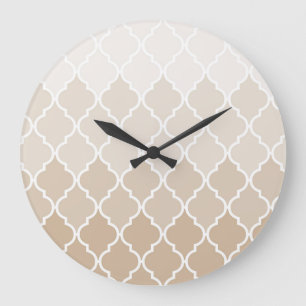 Elegantes braunes Sahnequatrefoil Pastellmuster Große Wanduhr