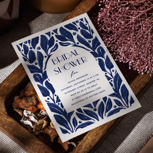 Elegantes Brautparty mit blühendem Marineblau Einladung (Von Creator hochgeladen)