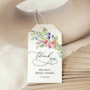 Elegantes Brautparty mit farbenfrohen Wildblumen Geschenkanhänger