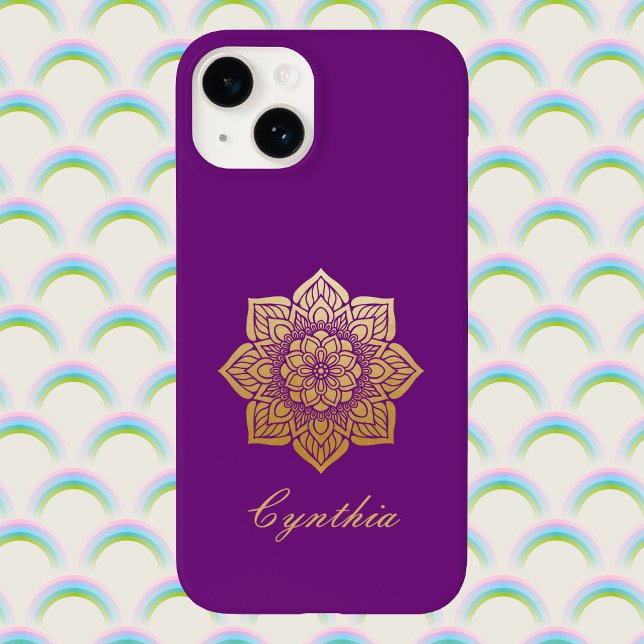 Elegantes Breathe Lila und Gold Mandala Case-Mate iPhone 14 Hülle (Von Creator hochgeladen)
