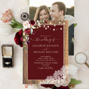 Elegantes Burgundy Blush Wood Lace Foto Wedding Einladung