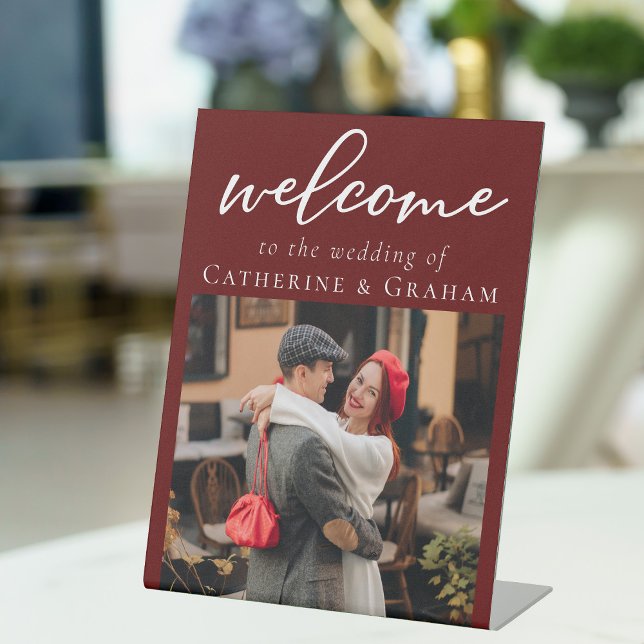 Elegantes Burgundy Couple Foto Wedding Willkommen Sockelschild (Von Creator hochgeladen)