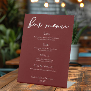 Elegantes Burgundy Minimalistisch Wedding Bar Menu Sockelschild
