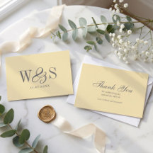 Elegantes Buttergelb Anfangsbuchstabe Hochzeitspaa