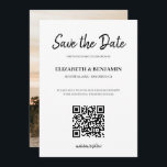 Elegantes Calligraphy Script QR Code Foto Rette Save The Date<br><div class="desc">Modernes und elegantes Design gedruckt Minimalistische Kalligrafie Script QR Code Foto Save the Date,  die mit Ihrem Text angepasst werden können. Bitte klicken Sie auf den Button "Anpassen" und verwenden Sie unser Design-Tool,  um diese Vorlage zu ändern. Karo im Grafikdesign-Store für andere Produkte,  die diesem Design entsprechen!</div>