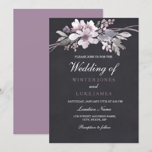 Elegantes Chalkboard Lila Blumenwinters Wedding Einladung