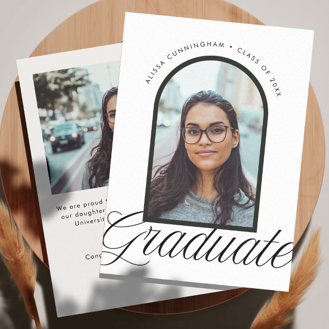 Elegantes Chic Arch Abschluss Foto Ankündigung (elegant chic arch graduation photo announcement card in black and white)