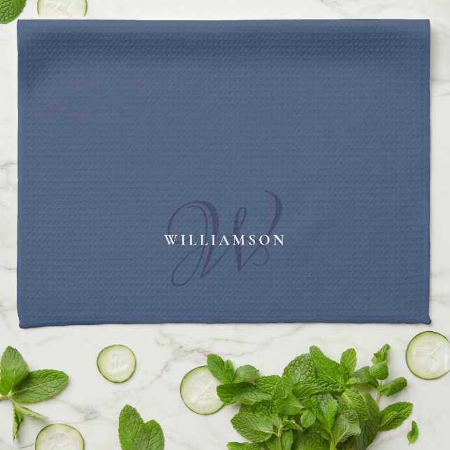 Elegantes Chic Script Dusty Blue Family Monogram Geschirrtuch (Gefaltet)