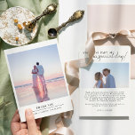 Elegantes Chic Script Wedding Foto Dankeskarte<br><div class="desc">Elegantes Chic Script Wedding Foto Dankeschön You Card Mit minimalistischem Design, eleganter Kalligraphie-Skripte und schlanker Typografie... diese preisbewussten Karten strahlen Eleganz und Dankbarkeit aus. Personalisieren Sie mit zwei Ihrer Lieblings-Hochzeitsfeiern und schaffen Sie ein bleibendes Memento für Ihre Gäste. Die schlichte, aber moderne Ästhetik ergänzt perfekt jedes Hochzeitsthema und sorgt dafür,...</div>