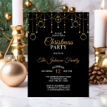 Elegantes CHRISTMAS PARTY Black Gold Glitzer Stars Einladung<br><div class="desc">Personalisiert Moderne und dennoch elegante Weihnachtsfeiertage in den Imitaten Gold und Schwarz. Hintergrund mit aufgehängten funkelnden Sternen / Lichtern mit Baubelägen. Imitate goldener Glitzer schimmert im Hintergrund. Bearbeiten von Vorlagen - Fügen Sie einfach Ihren Text hinzu. Alle Texte können Schriftart, Farbe und Größe geändert werden. Ideal für Zuhause-Party, Party, Party,...</div>