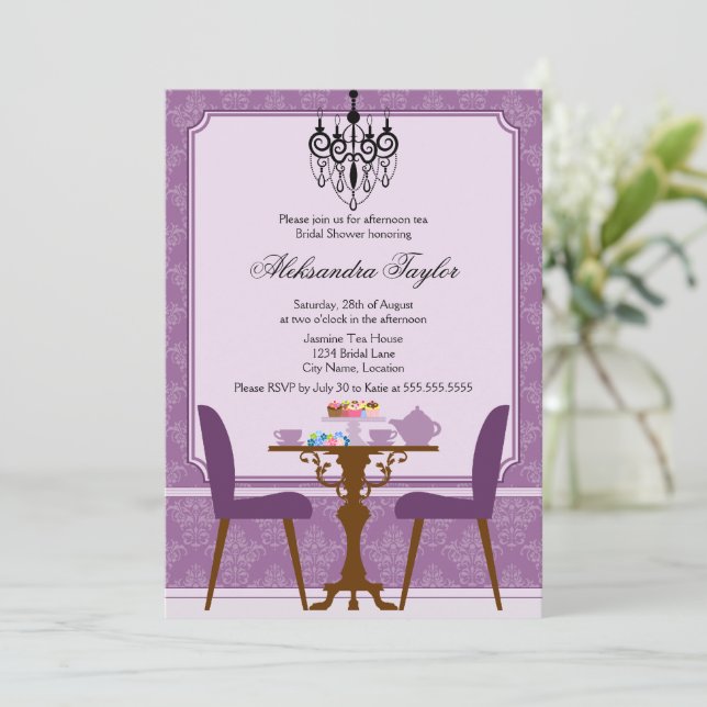 Elegantes Damask und Chandelier Tea Party Einladung (Stehend Vorderseite)