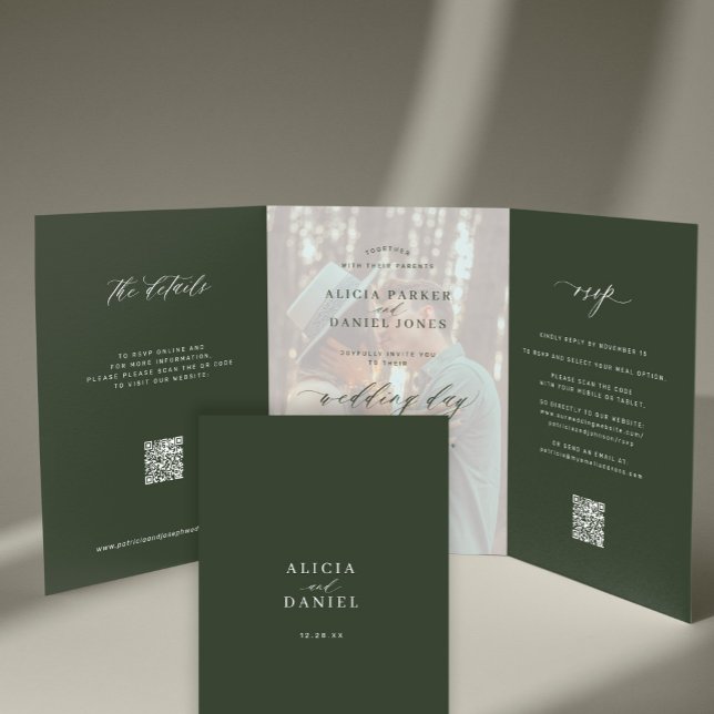 Elegantes dunkelgrünes Foto Hochzeit RSVP QR Dreifach Gefaltete Einladung (Von Creator hochgeladen)