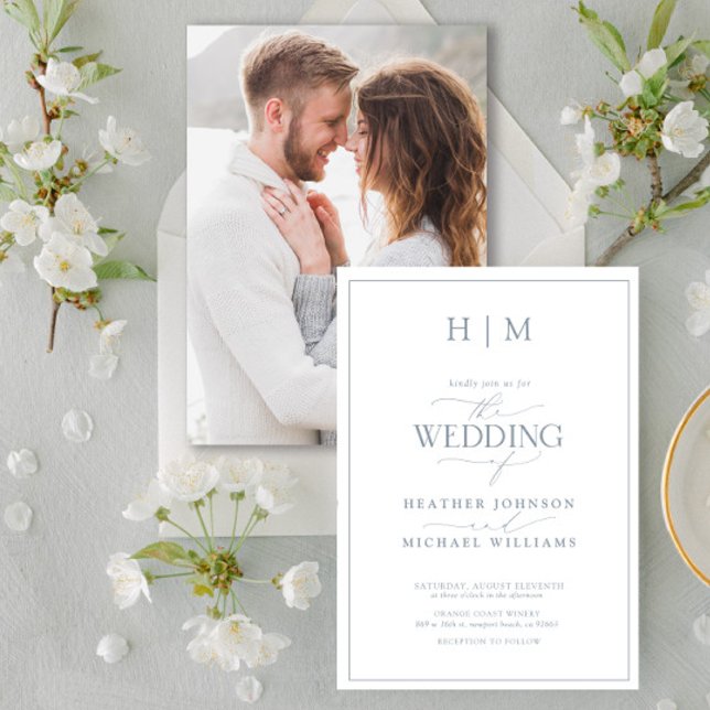 Elegantes Dusty Blue Calligraphy Monogram Foto Einladung (Wedding Invitation!)