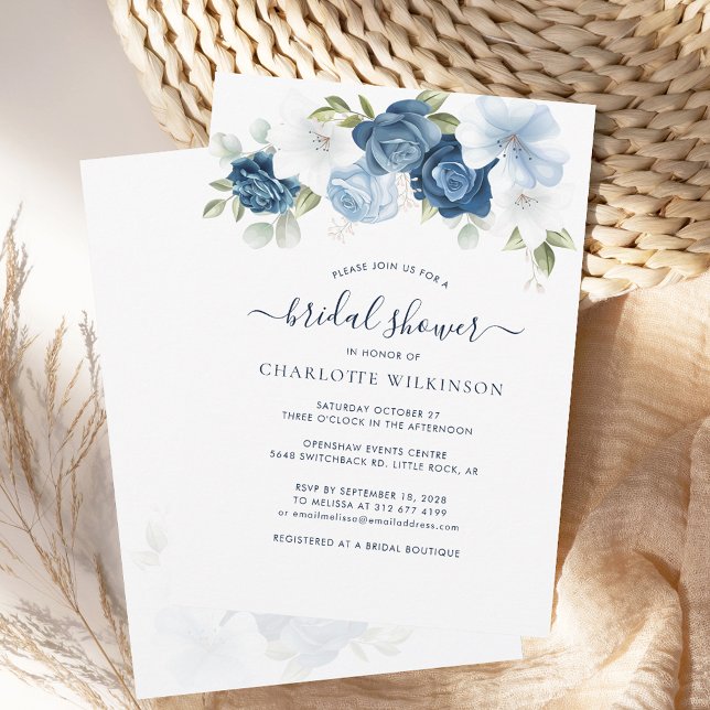 Elegantes Dusty Blue Floral Brautparty Einladung (Floral Dusty Blue Script Botanical Bridal Shower Invitation)