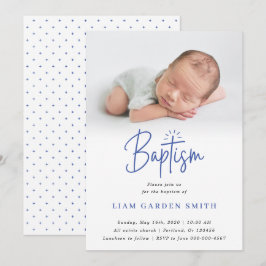 Elegantes Dusty Blue Pastel Script Taufe Foto in Einladung
